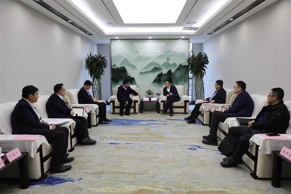 深化銀企合作！ 威海銀行濟(jì)南分行一行到產(chǎn)發(fā)集團(tuán)洽談合作